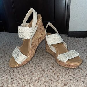 🌵White Lace Wedges